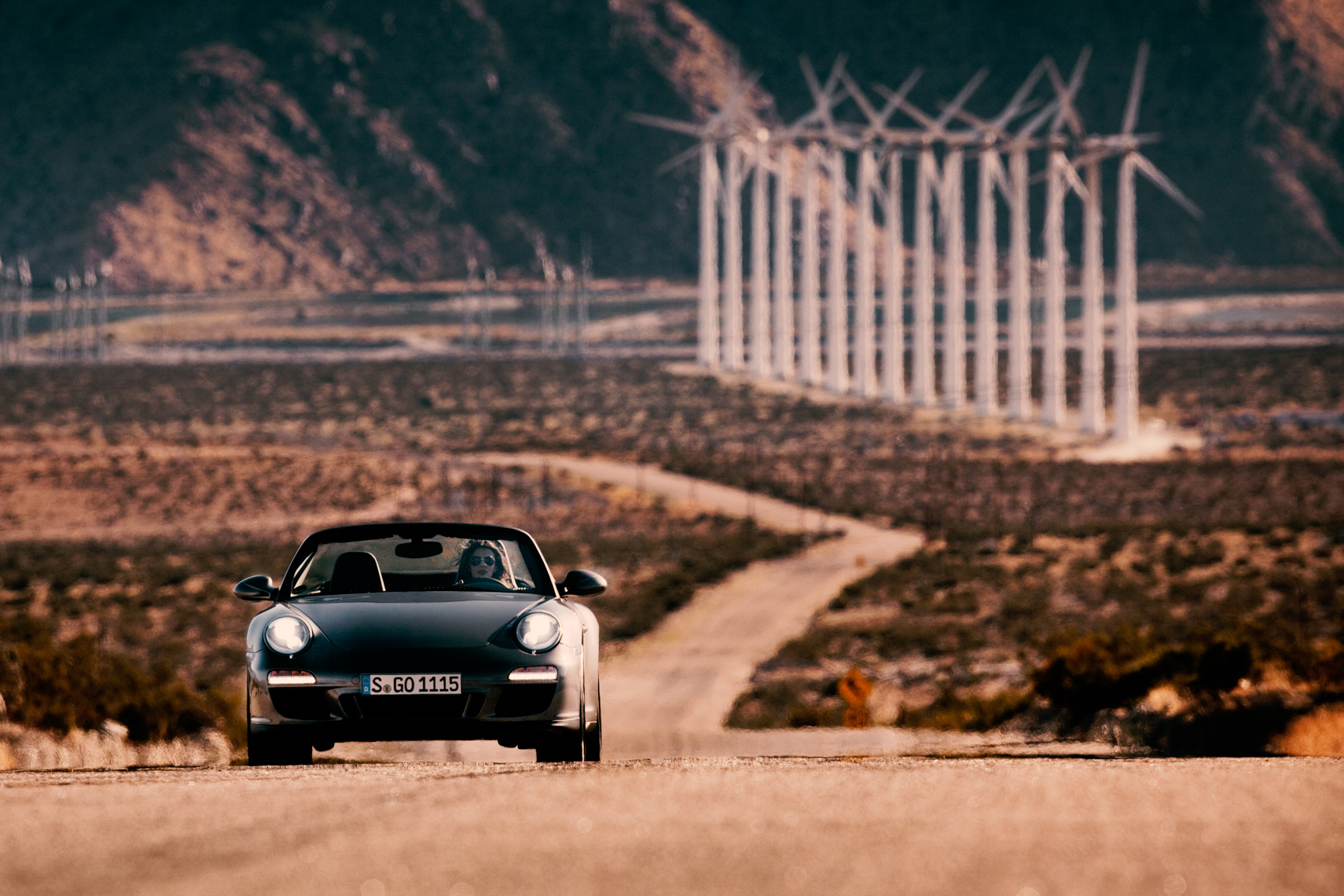 Porsche 911 desert by commercial automotive photographer Michael Grecco